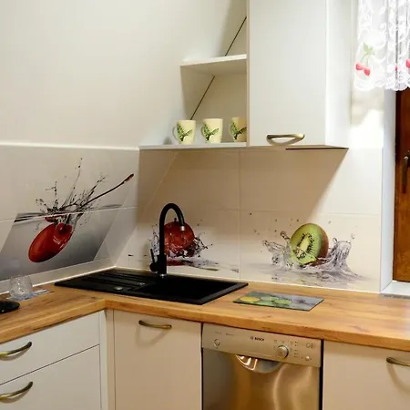 At The Obelisk - Entire Place Apartman