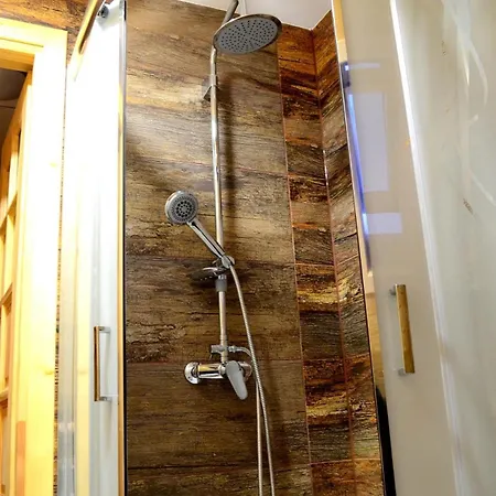 At The Obelisk - Entire Place Apartman Ząb